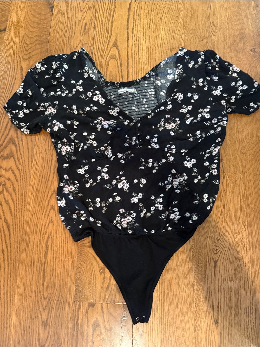 Abercrombie & Fitch Black Floral V-Neck Short Sleeve Bodysuit